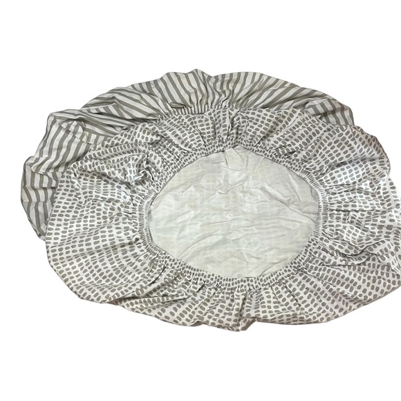 Ely’s & Co. soft Change Pad Cover set of 2 waterproof covers. Grey and white - Picture 5 of 6